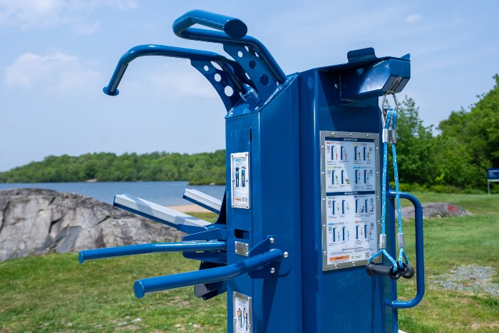 Outdoor-Fit outdoor fitness equipment showing exercise guidance and proper usage instructions.