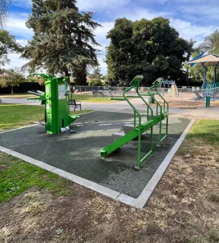 Outdoor-Fit gym equipment in LA Park